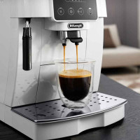 Delonghi Ekspres ciśnieniowy DeLonghi Magnifica S ECAM220.20.W